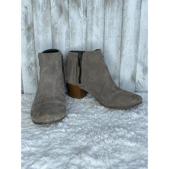 Kenneth Cole Reaction Taupe Suede Fringe Ankle Boots Pilates Booties Size 6 - Picture 2 of 10